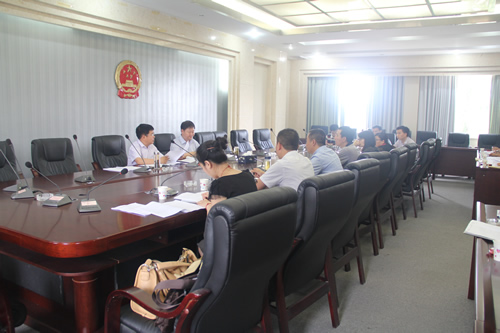 政府領(lǐng)導(dǎo)、企業(yè)代表參加了崇禮新城投資合作協(xié)議討論會(huì)(圖1)
