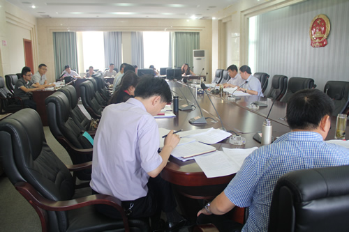 政府領(lǐng)導(dǎo)、企業(yè)代表參加了崇禮新城投資合作協(xié)議討論會(huì)(圖2)